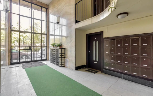 Riverbank Apartment At Parliament