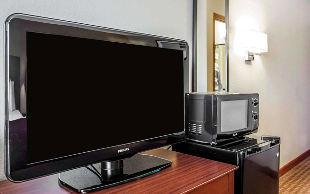 Quality Inn & Suites Davenport near I-80