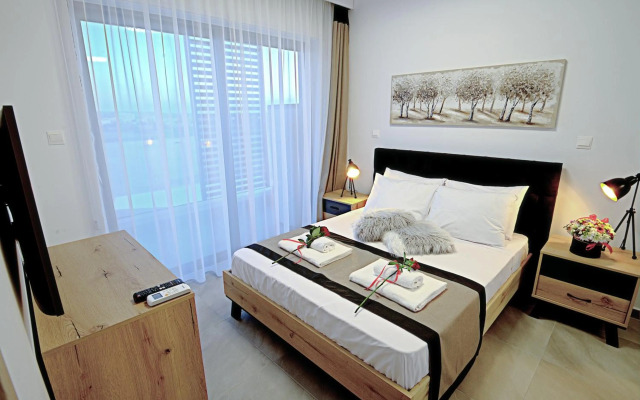 Golden Tree Apartment