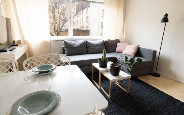 2ndhomes Renovated 1BR Home w Balcony