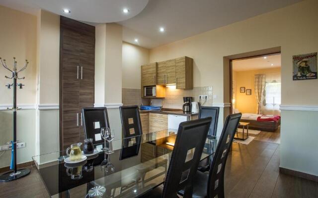 Nyirfa Apartmanház