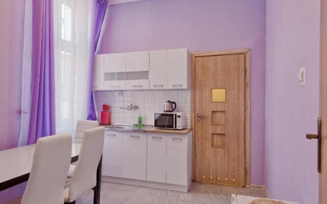 Queen Apartments