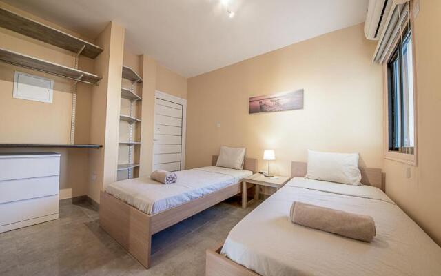 Peach Seaview 3 Bedroom Apartment