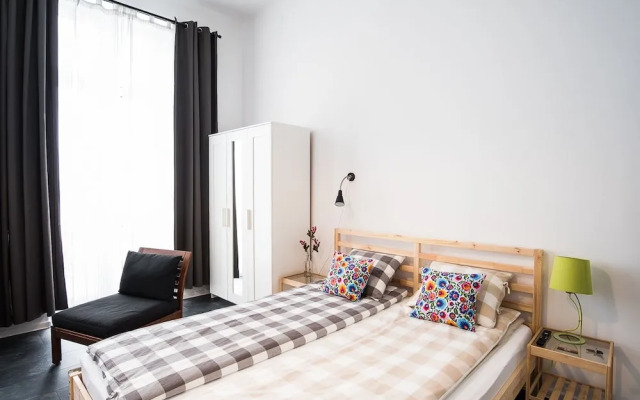 HOSTEL likeHome