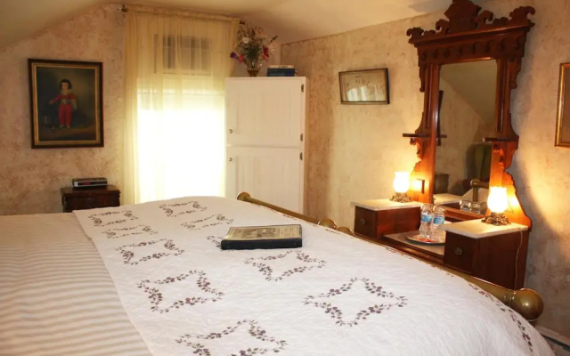 The White House Inn