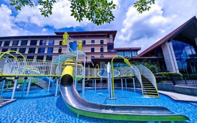 Regal Palace DeRUCCI Resort – Pool – Huizhou