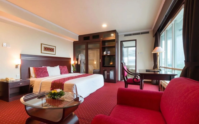 Twin Plaza Hotel
