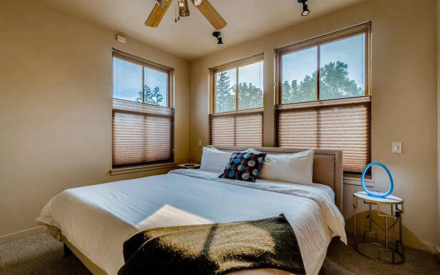 Old Town Loft Oasis With Amazing Rooftop Deck!