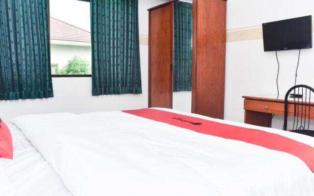 RedDoorz near Lenmarc Mall Surabaya