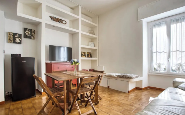 Adorable flat near centre