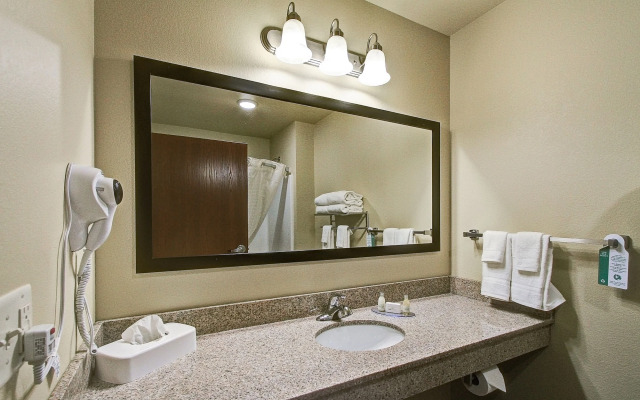 Cobblestone Hotel & Suites – Pulaski/Green Bay