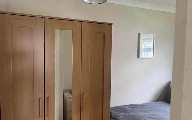 Seasideescape-2br-sleeps4-parking-petsok-fireplace