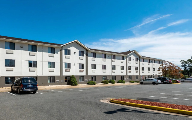Super 8 by Wyndham Dumfries/Quantico