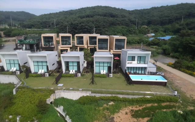 Taean Como Villa Private Pool and Jacuzzi
