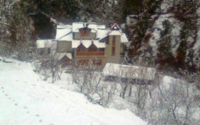 Stay Apart Wood Castle Resort