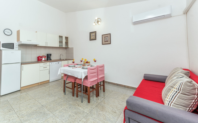 Cherry Apartment With Sea View