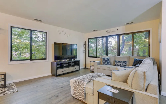 Modern Vernon Township Condo Near Ski & Water Park