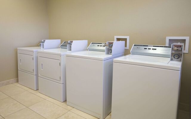 Days Inn & Suites by Wyndham Gonzales TX