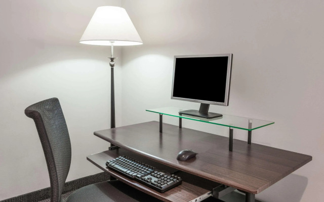 Super 8 Downtown Toronto