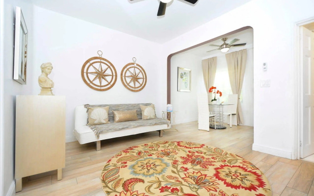 Sunrise Court Apartments