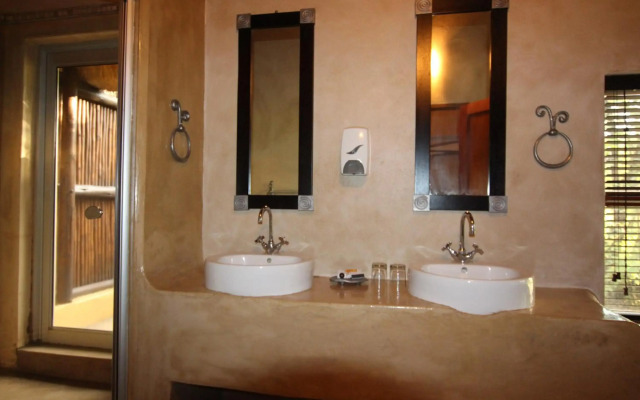 Thornhill Safari Lodge
