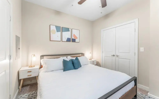 Comfy Soco 1BR King Suite w Gympickleballlaundry