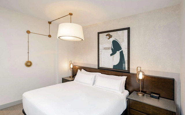 Hotel Fort Des Moines, Curio Collection by Hilton