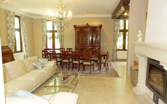 Le Chateau des Eglantines