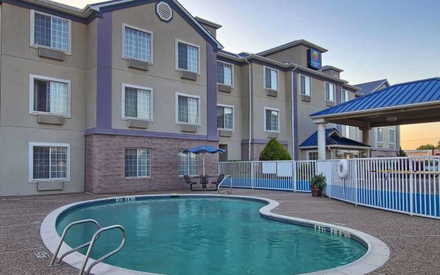 FairBridge Inn & Suites Cleburne
