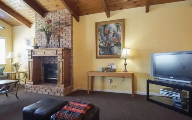 333 Juanita Avenue 3 Bedroom Home by RedAwning