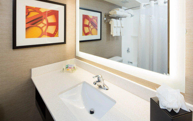 Holiday Inn Milwaukee Riverfront by IHG