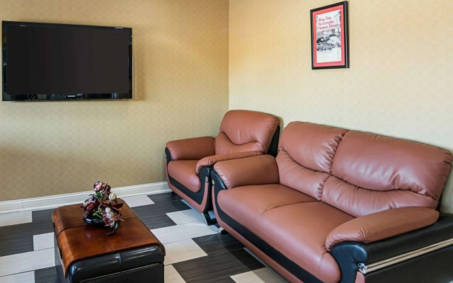 Econo Lodge Inn & Suites Natchitoches