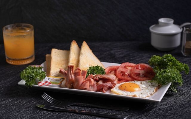 Queen Cafe Hotel & Pub