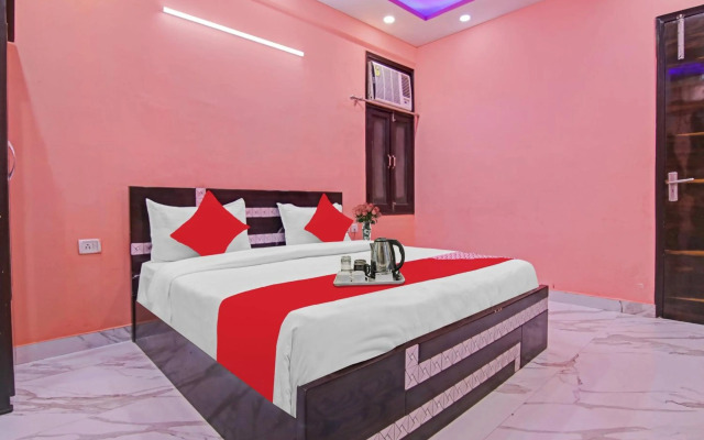 OYO Flagship 70281 Hotel Rishabh Inn