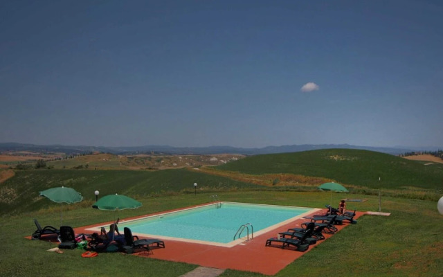 Spacious Tuscan Farmhouse