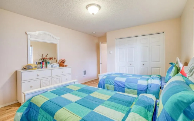 Ocean View and Modern Comforts - Stunning Nye Beach Retreat
