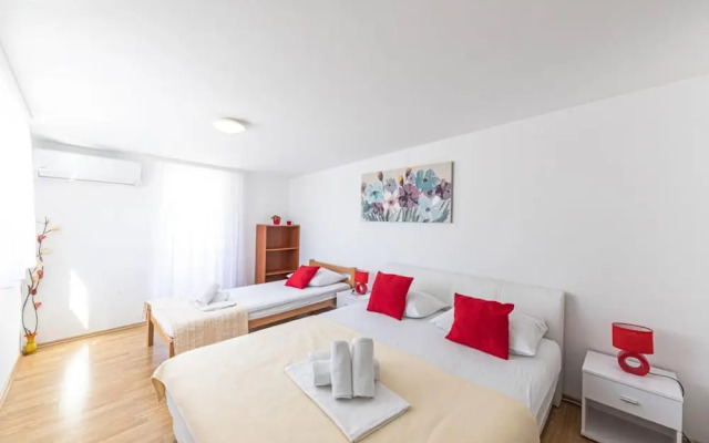 Kastel Luksic Scenic Villa With Pool