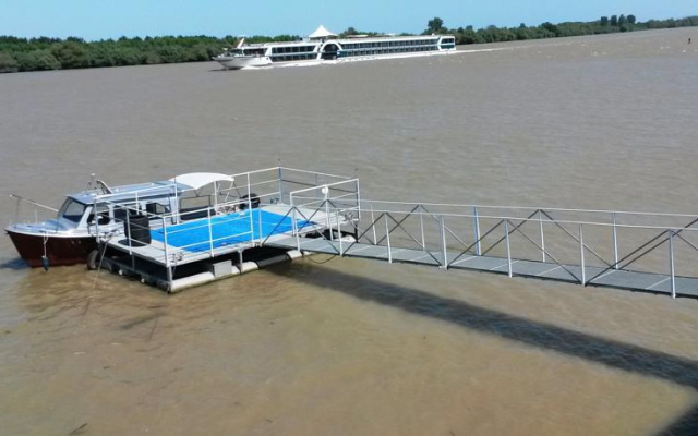 Delta Pontoon
