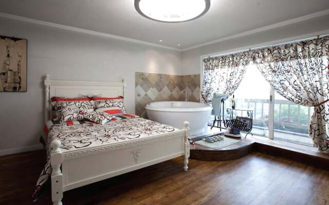 Yangyang Santa Hill Pension