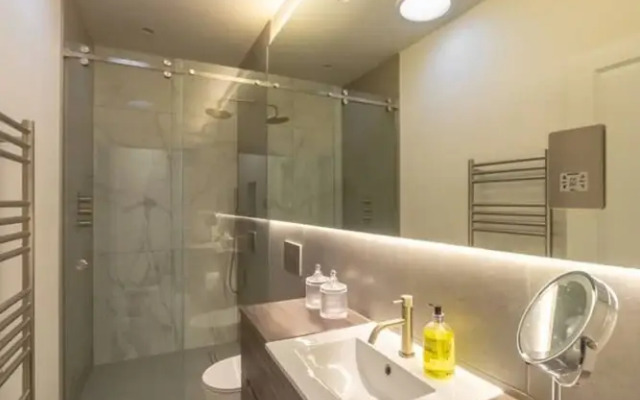 Stunning Deluxe 3BD House in Fitzrovia
