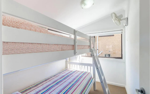 Blue Waters 7 Cook St Pet Friendly and Water Views – Guest Rooms – Salamander Bay