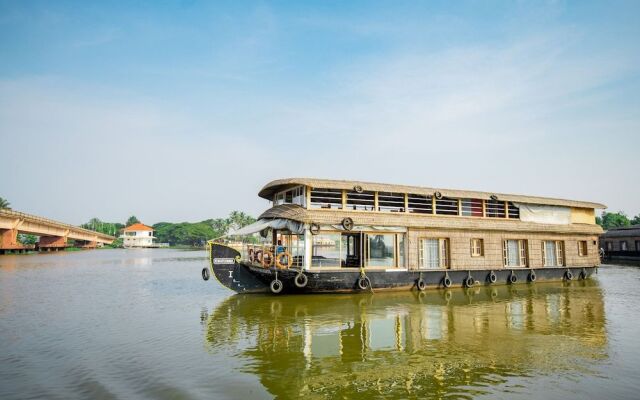 OYO 23231 KHBO Gold Sharing Houseboat