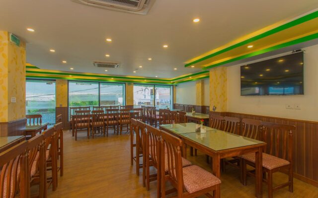 OYO 255 White Zambala Hotel