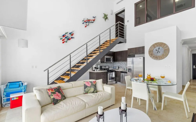 2BR 2BA Duplex w Amazing Views Pool Amenities