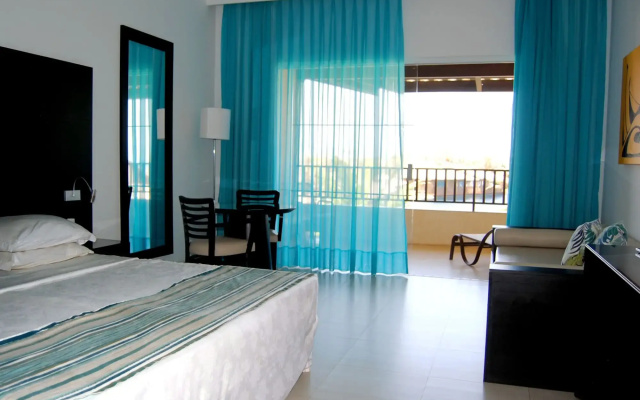 Dom Pedro Laguna Beach Resort & Golf by WAM Experience