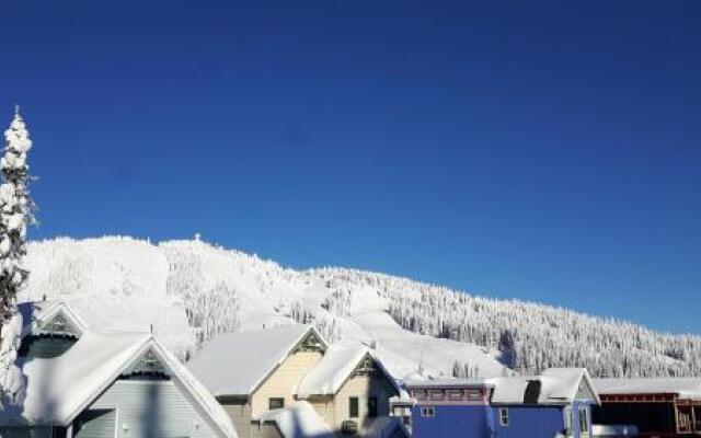 On Brewer's Pond - 2 Bed / 2 Bath Condo