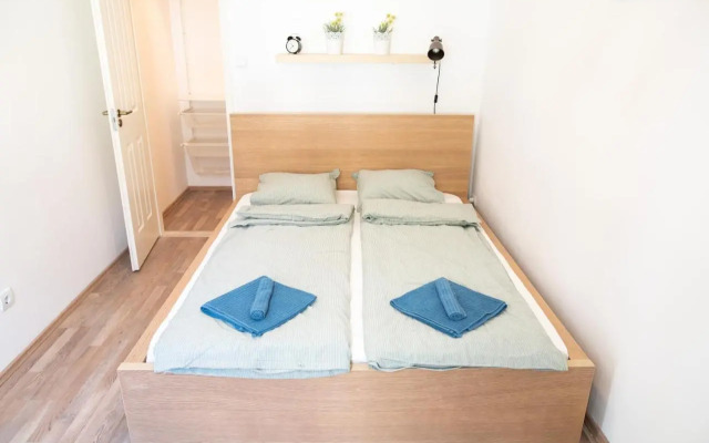 N28 Condo Apartment Next To Andrassy.