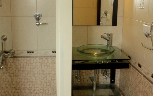 OYO 10437 Hotel Hibiscus INN