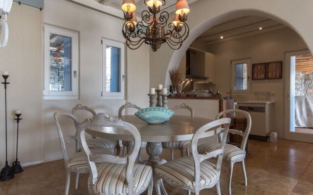 Villa Aphrodite sunkissed MykonianLuxury
