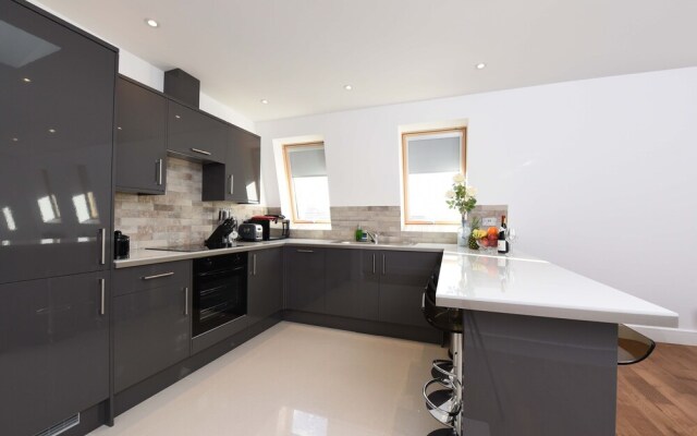 Modern & Spacious 2 Bed Apartment at Clapham Junction